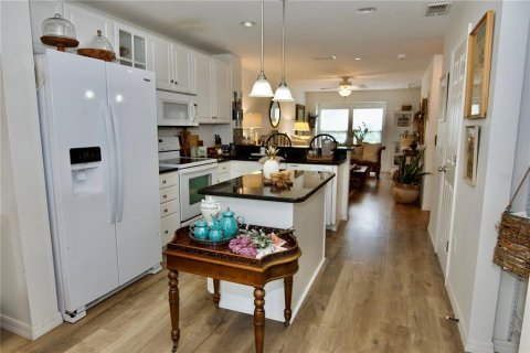 Townhouse in Lakewood Ranch, Florida 2 bedrooms, 101.45 sq.m. № 1847910 - photo 13