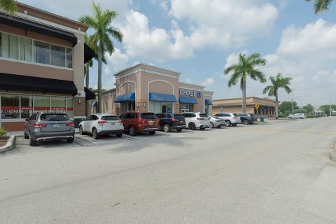 Propiedad comercial en venta en Miami, Florida № 1763519 - foto 13