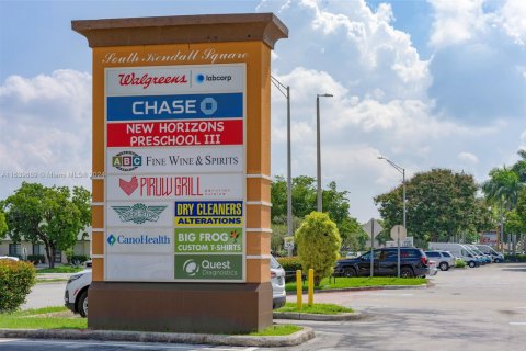 Propiedad comercial en venta en Miami, Florida № 1763519 - foto 11
