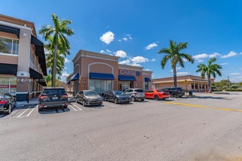 Propiedad comercial en venta en Miami, Florida № 1763519 - foto 5