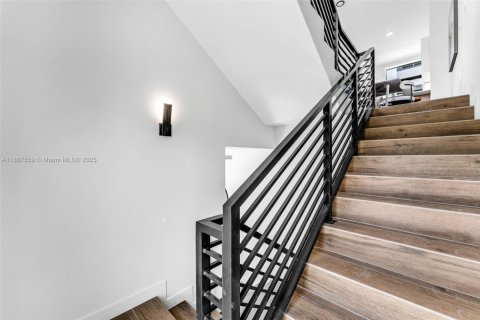Townhouse in Miami, Florida 3 bedrooms, 174.66 sq.m. № 1941913 - photo 7