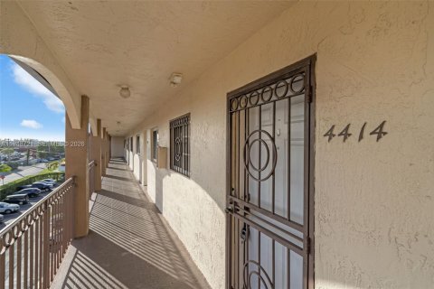 Снять в аренду кондоминиум в Хайалиа Гарденс, Флорида 2 спальни, 102.19м2, № 2004565 - фото 18