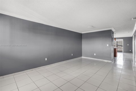 Кондоминиум с 2 спальнями в Хайалиа Гарденс, Флорида № 2004565