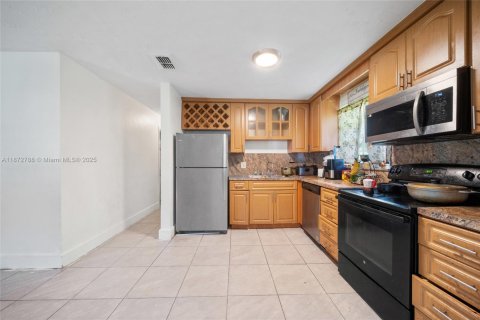 Купить виллу или дом в Майами, Флорида 4 спальни, 129.32м2, № 1898065 - фото 7