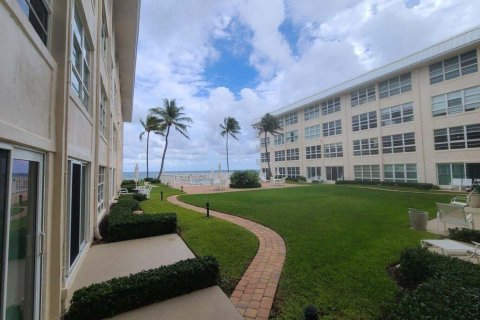 Condominio en alquiler en Gulf Stream, Florida, 1 dormitorio, 70.14 m2 № 740016 - foto 1