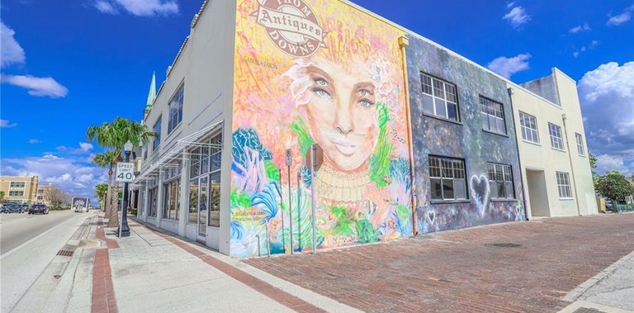 Commercial property in Lakeland, Florida 1546.82 sq.m. № 1886087