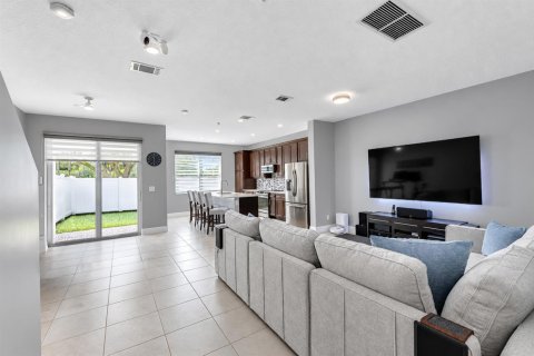 Touwnhouse à vendre à Deerfield Beach, Floride: 3 chambres, 166.02 m2 № 2407943 - photo 9