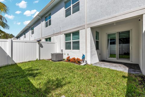 Touwnhouse à vendre à Deerfield Beach, Floride: 3 chambres, 166.02 m2 № 2407943 - photo 24