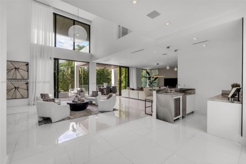 House in Bal Harbour, Florida 7 bedrooms, 573.11 sq.m. № 1817573 - photo 11
