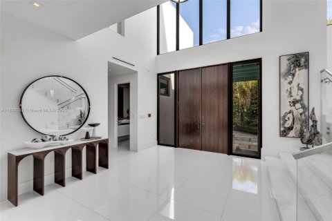 House in Bal Harbour, Florida 7 bedrooms, 573.11 sq.m. № 1817573 - photo 9