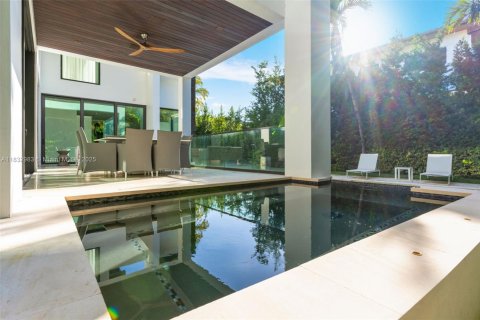 House in Bal Harbour, Florida 7 bedrooms, 573.11 sq.m. № 1817573 - photo 5