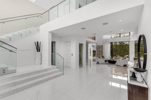 House in Bal Harbour, Florida 7 bedrooms, 573.11 sq.m. № 1817573 - photo 8