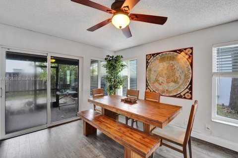 House in Davie, Florida 3 bedrooms, 155.05 sq.m. № 1922578 - photo 30