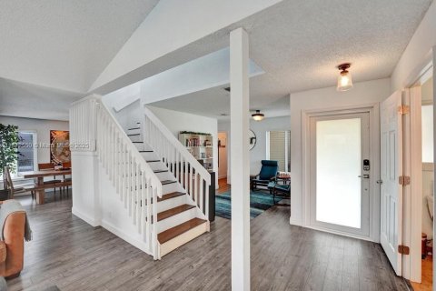House in Davie, Florida 3 bedrooms, 155.05 sq.m. № 1922578 - photo 17