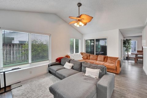 House in Davie, Florida 3 bedrooms, 155.05 sq.m. № 1922578 - photo 6