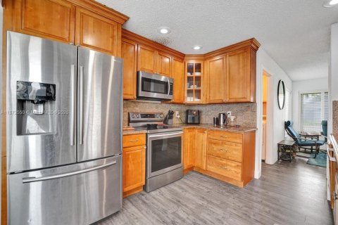 House in Davie, Florida 3 bedrooms, 155.05 sq.m. № 1922578 - photo 25