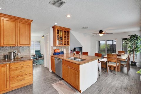 House in Davie, Florida 3 bedrooms, 155.05 sq.m. № 1922578 - photo 23