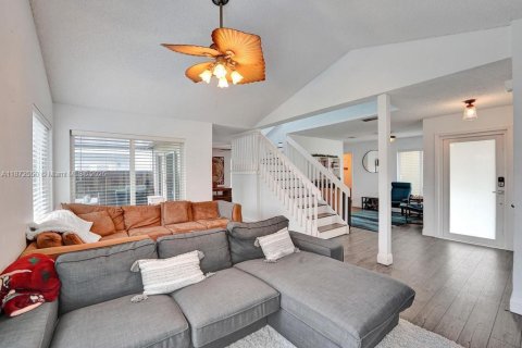 House in Davie, Florida 3 bedrooms, 155.05 sq.m. № 1922578 - photo 4
