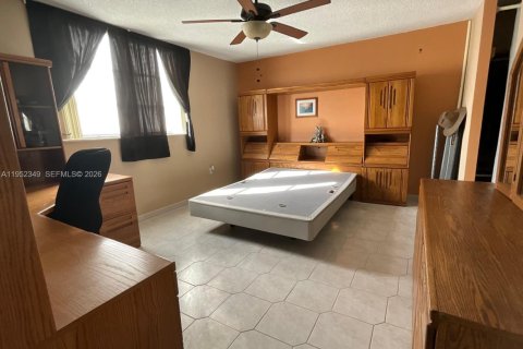 Condo in North Miami Beach, Florida, 2 bedrooms  № 2008560 - photo 17