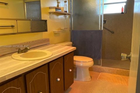 Condo in North Miami Beach, Florida, 2 bedrooms  № 2008560 - photo 21