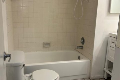 Condominio en alquiler en Pinellas Park, Florida, 2 dormitorios, 90.12 m2 № 2101762 - foto 11