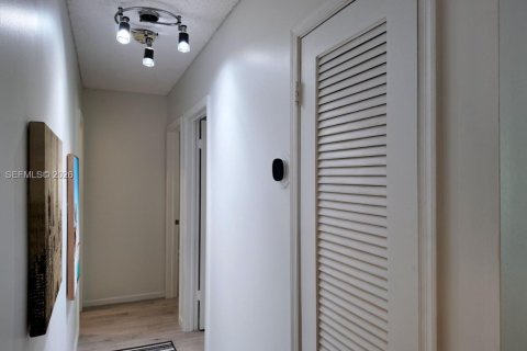 Снять в аренду кондоминиум в Форт-Лодердейл, Флорида 2 спальни, 102.19м2, № 2029671 - фото 13