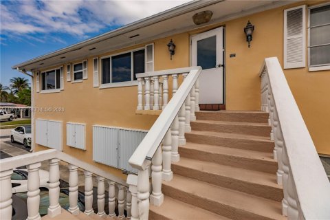 Снять в аренду кондоминиум в Форт-Лодердейл, Флорида 2 спальни, 102.19м2, № 2029671 - фото 20