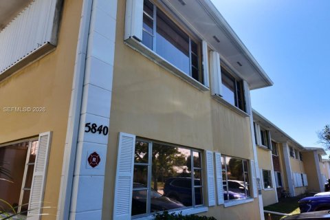 Снять в аренду кондоминиум в Форт-Лодердейл, Флорида 2 спальни, 102.19м2, № 2029671 - фото 3