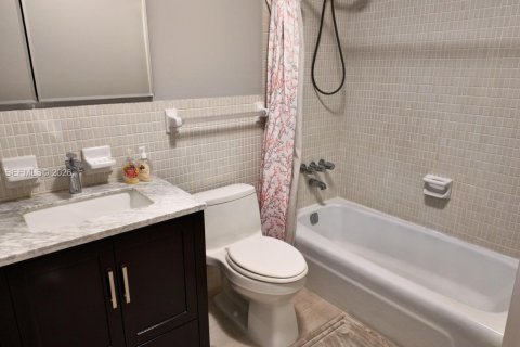 Снять в аренду кондоминиум в Форт-Лодердейл, Флорида 2 спальни, 102.19м2, № 2029671 - фото 16