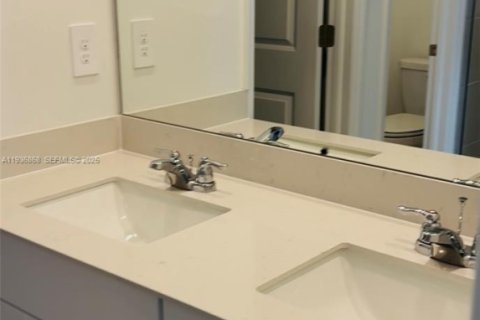 Townhouse in Fort Myers, Florida 3 bedrooms № 1994776 - photo 16