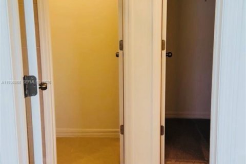 Townhouse in Fort Myers, Florida 3 bedrooms № 1994776 - photo 17