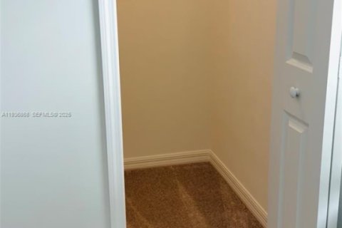 Townhouse in Fort Myers, Florida 3 bedrooms № 1994776 - photo 14