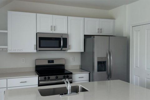 Townhouse in Fort Myers, Florida 3 bedrooms № 1994776 - photo 8