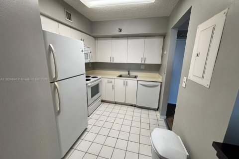 Condo in Aventura, Florida, 1 bedroom  № 1938059 - photo 6