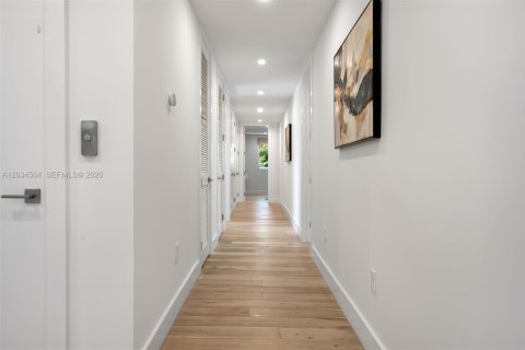 Casa en venta en Key Biscayne, Florida, 7 dormitorios, 424.1 m2 № 2177978 - foto 21