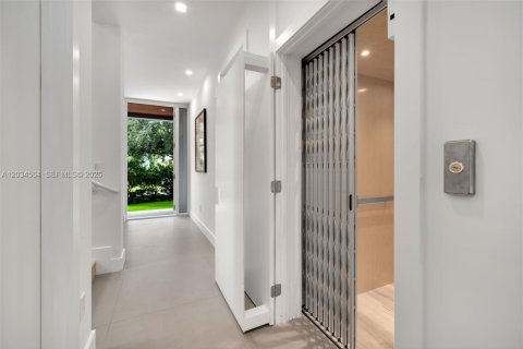 Casa en venta en Key Biscayne, Florida, 7 dormitorios, 424.1 m2 № 2177978 - foto 17