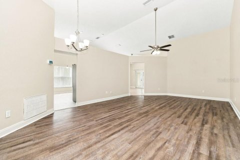 House in Apollo Beach, Florida 3 bedrooms, 165.74 sq.m. № 2380380 - photo 3