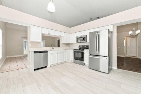 House in Apollo Beach, Florida 3 bedrooms, 165.74 sq.m. № 2380380 - photo 7