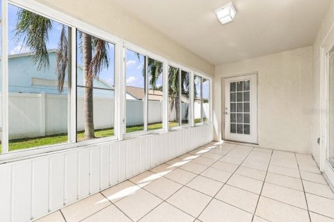 House in Apollo Beach, Florida 3 bedrooms, 165.74 sq.m. № 2380380 - photo 8
