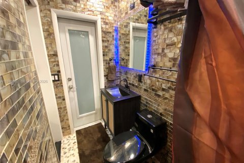 Commercial property in Dania Beach, Florida 1 bedroom, 105.35 sq.m. № 2006923 - photo 5