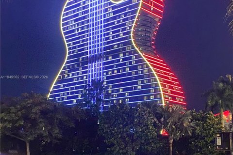 Commercial property in Dania Beach, Florida 1 bedroom, 105.35 sq.m. № 2006923 - photo 9