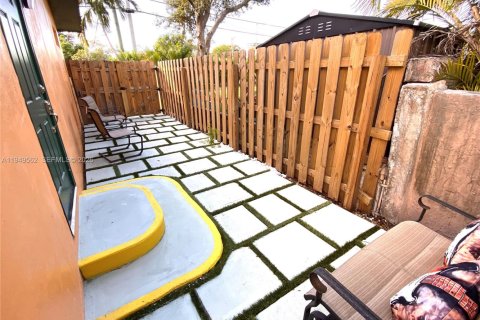 Commercial property in Dania Beach, Florida 1 bedroom, 105.35 sq.m. № 2006923 - photo 8