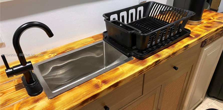 Commercial property in Dania Beach, Florida 1 bedroom, 105.35 sq.m. № 2006923