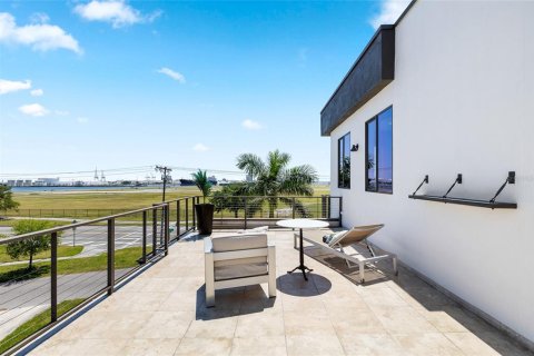 Casa en venta en Tampa, Florida, 3 dormitorios, 273.32 m2 № 1651201 - foto 20