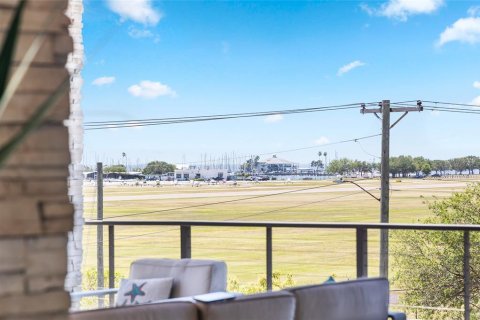 Casa en venta en Tampa, Florida, 3 dormitorios, 273.32 m2 № 1651201 - foto 18