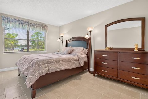Condo in Orlando, Florida, 2 bedrooms № 2225050 - photo 12