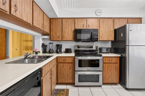 Condo in Orlando, Florida, 2 bedrooms № 2225050 - photo 10