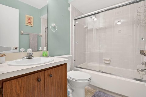 Condo in Orlando, Florida, 2 bedrooms № 2225050 - photo 17