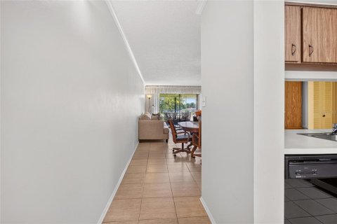 Condo in Orlando, Florida, 2 bedrooms № 2225050 - photo 4