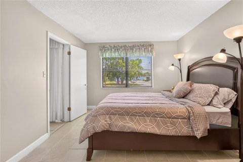 Condo in Orlando, Florida, 2 bedrooms № 2225050 - photo 13